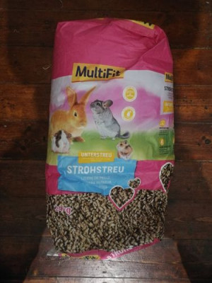 Strohpellets komprimiert.jpg
